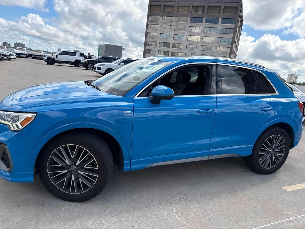 Audi Q3 Progressiv | S-LINE | CARFAX, снимка 3 - Автомобили и джипове - 56208690