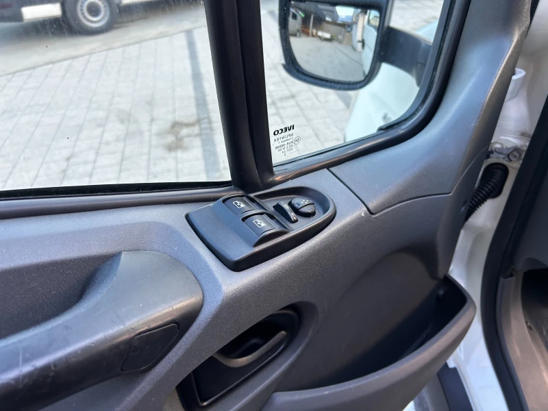 Iveco Daily 40C15 Хладилен 5.23м. Б+ Е категория , снимка 15 - Бусове и автобуси - 49261135