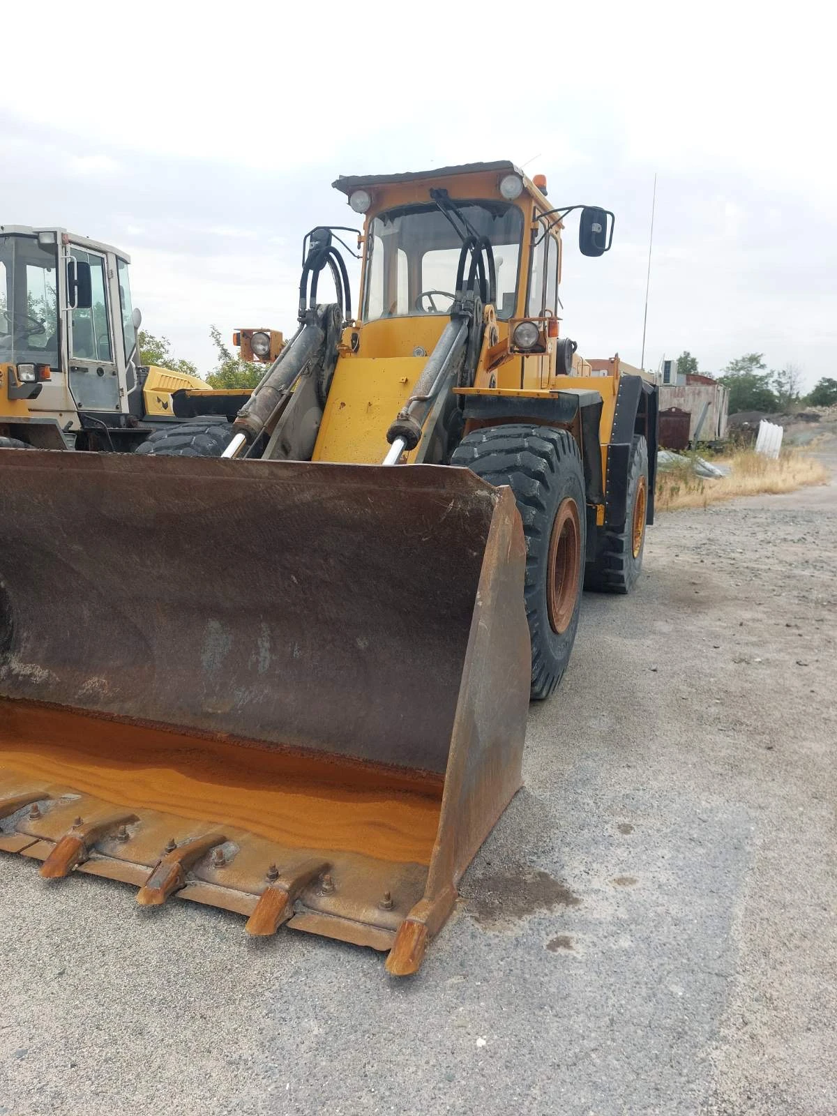 Челен товарач Volvo L 120 BM, снимка 6 - Индустриална техника - 54994744