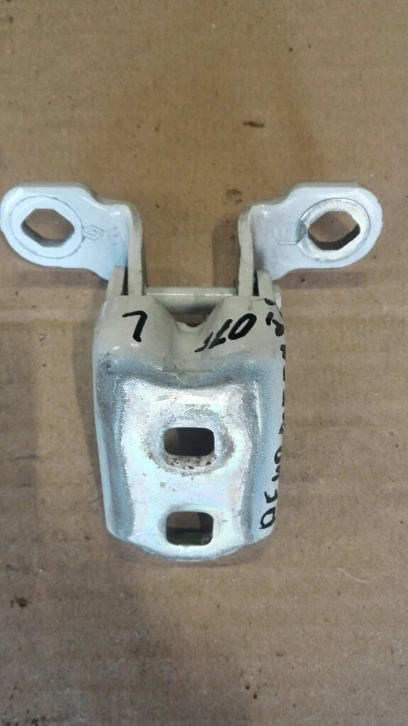 Панта врата задна лява горна Рено Меган комби