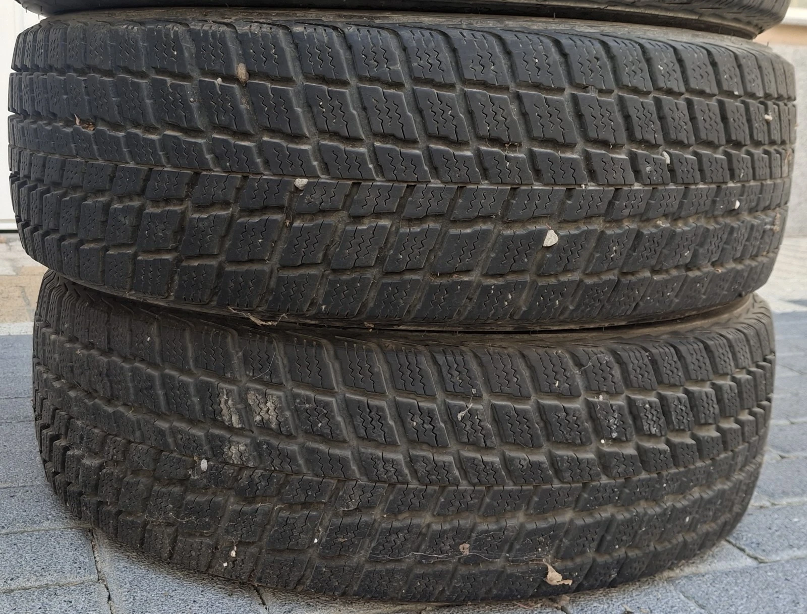 Гуми Зимни 215/65R16, снимка 3 - Гуми и джанти - 55847289