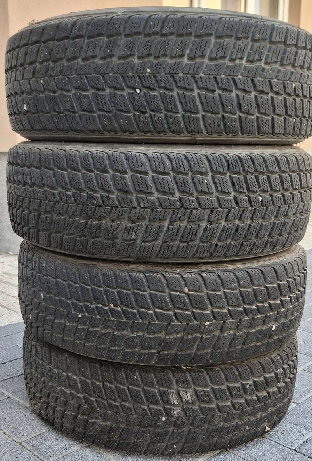 Гуми Зимни 215/65R16