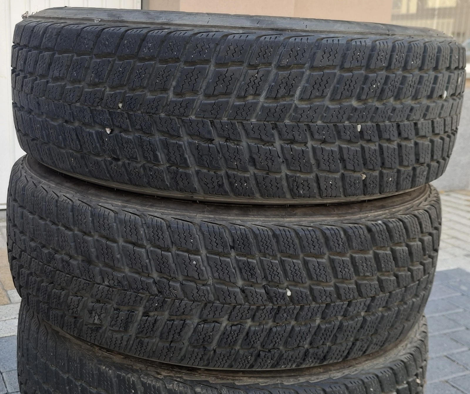 Гуми Зимни 215/65R16, снимка 2 - Гуми и джанти - 55847289