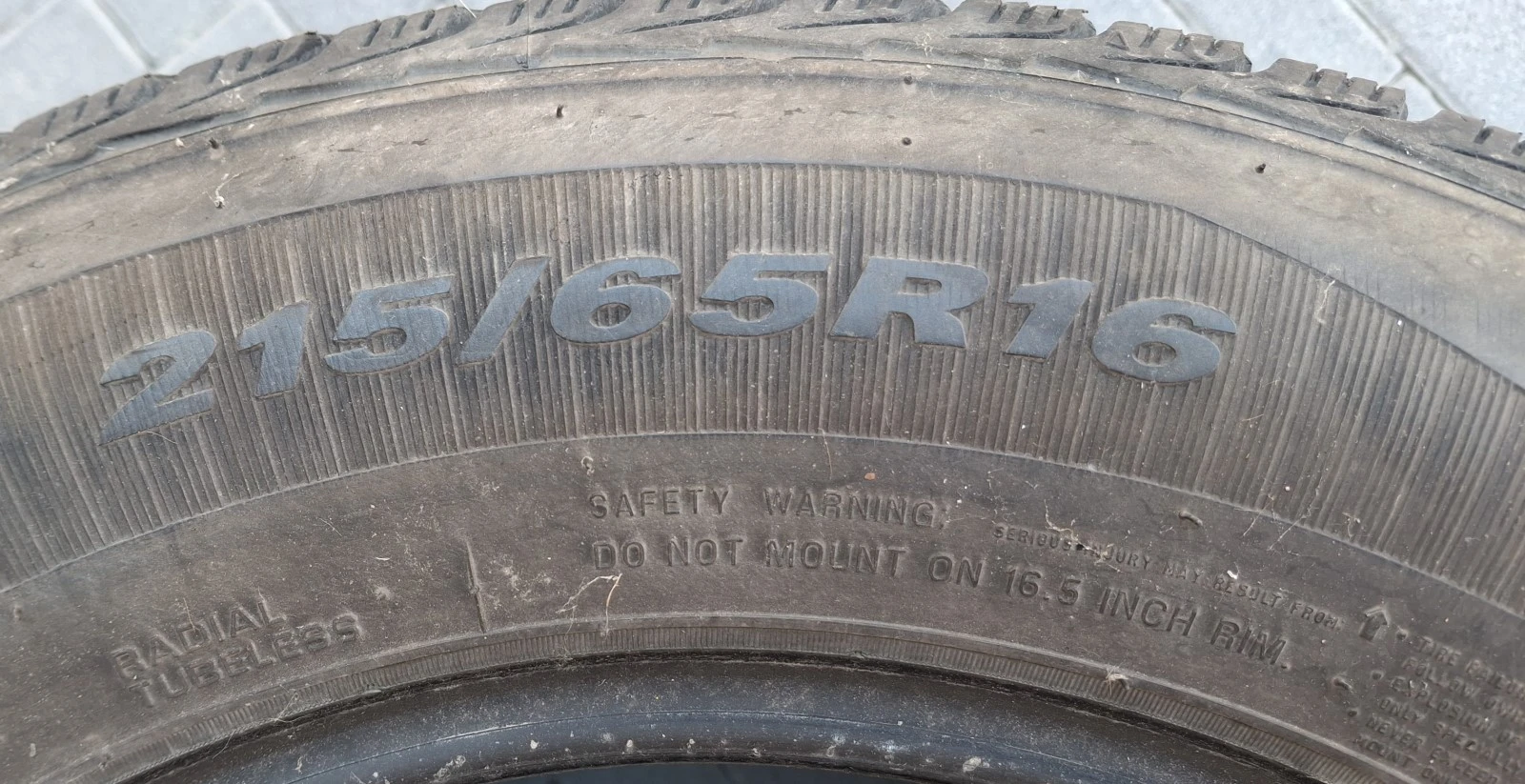 Гуми Зимни 215/65R16, снимка 8 - Гуми и джанти - 55847289