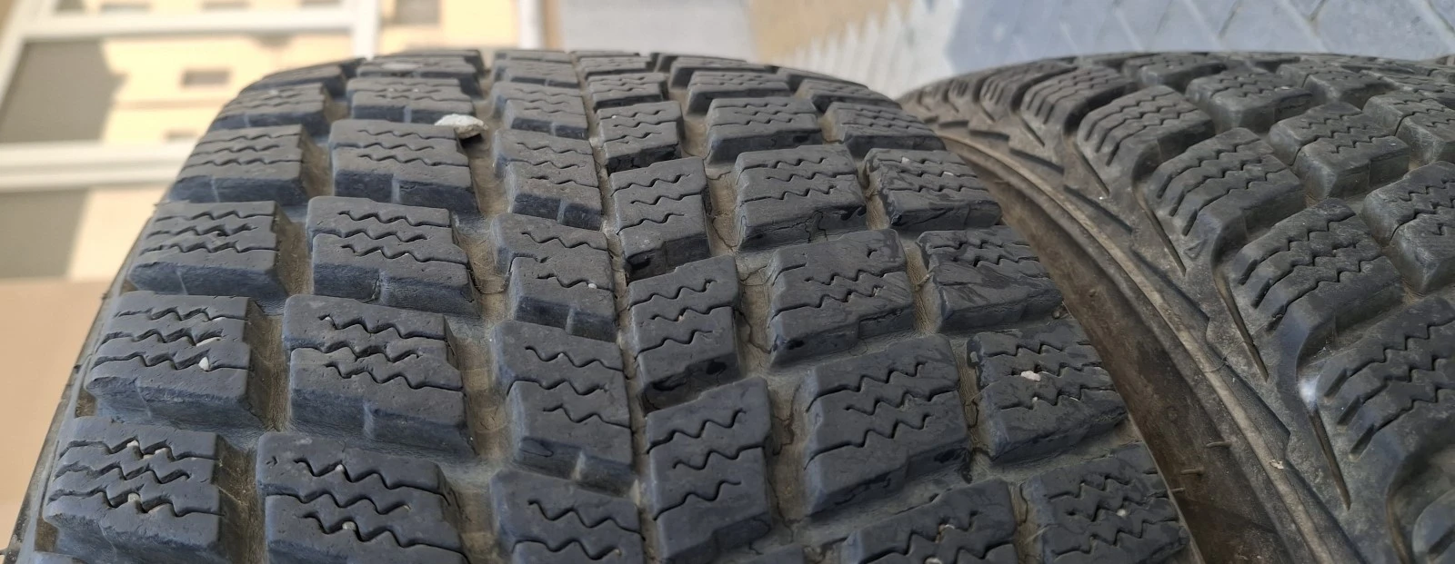 Гуми Зимни 215/65R16, снимка 4 - Гуми и джанти - 55847289