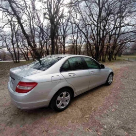 Mercedes-Benz 200 200D, снимка 8