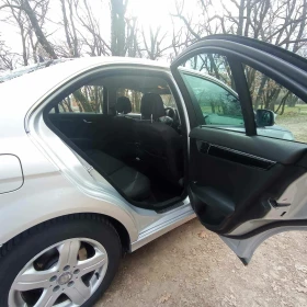 Mercedes-Benz 200 200D, снимка 4