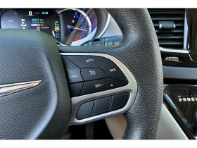 Обява за продажба на Chrysler Pacifica * Touring Plus | Carfax Clean | Hybrid * CARFAX *  ~40 050 лв. - изображение 8