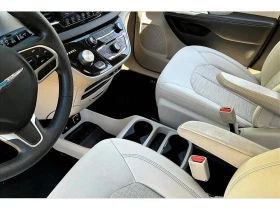 Обява за продажба на Chrysler Pacifica * Touring Plus | Carfax Clean | Hybrid * CARFAX *  ~40 050 лв. - изображение 10
