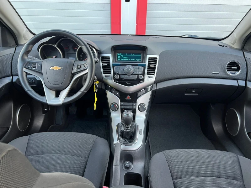 Chevrolet Cruze 1.7D KLIMATRONIK 6-СКОРОСТИ EVRO 5B ЛИЗИНГ!!!, снимка 14 - Автомобили и джипове - 48964055