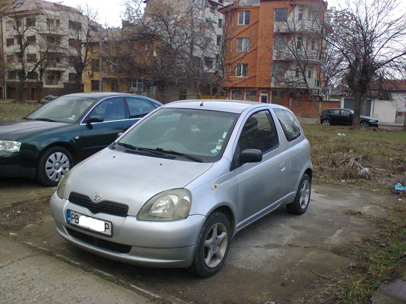 Toyota Yaris 1.0VVT Газ/Бензин, снимка 2 - Автомобили и джипове - 49343387