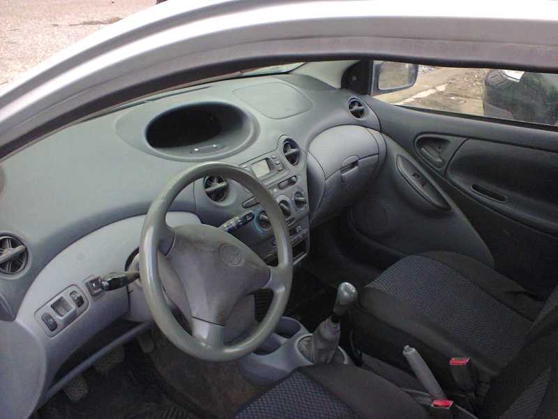 Toyota Yaris 1.0VVT Газ/Бензин, снимка 10 - Автомобили и джипове - 49343387