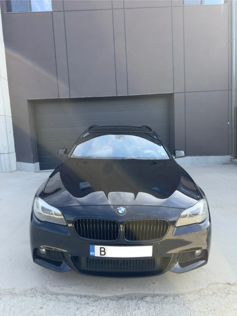 BMW 525 3.0D M- pack, Head up, keyless, shadowline, пано, снимка 2 - Автомобили и джипове - 49421338