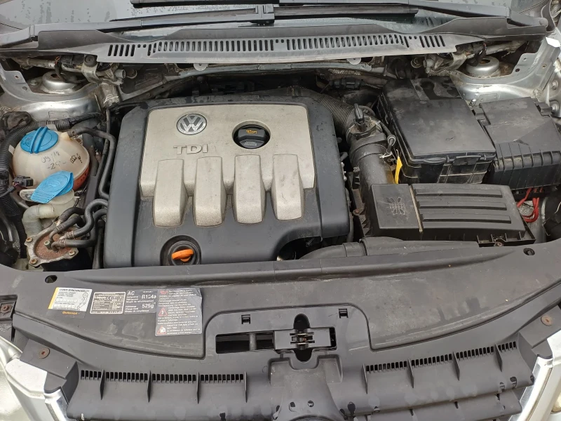 VW Touran, снимка 12 - Автомобили и джипове - 52664833