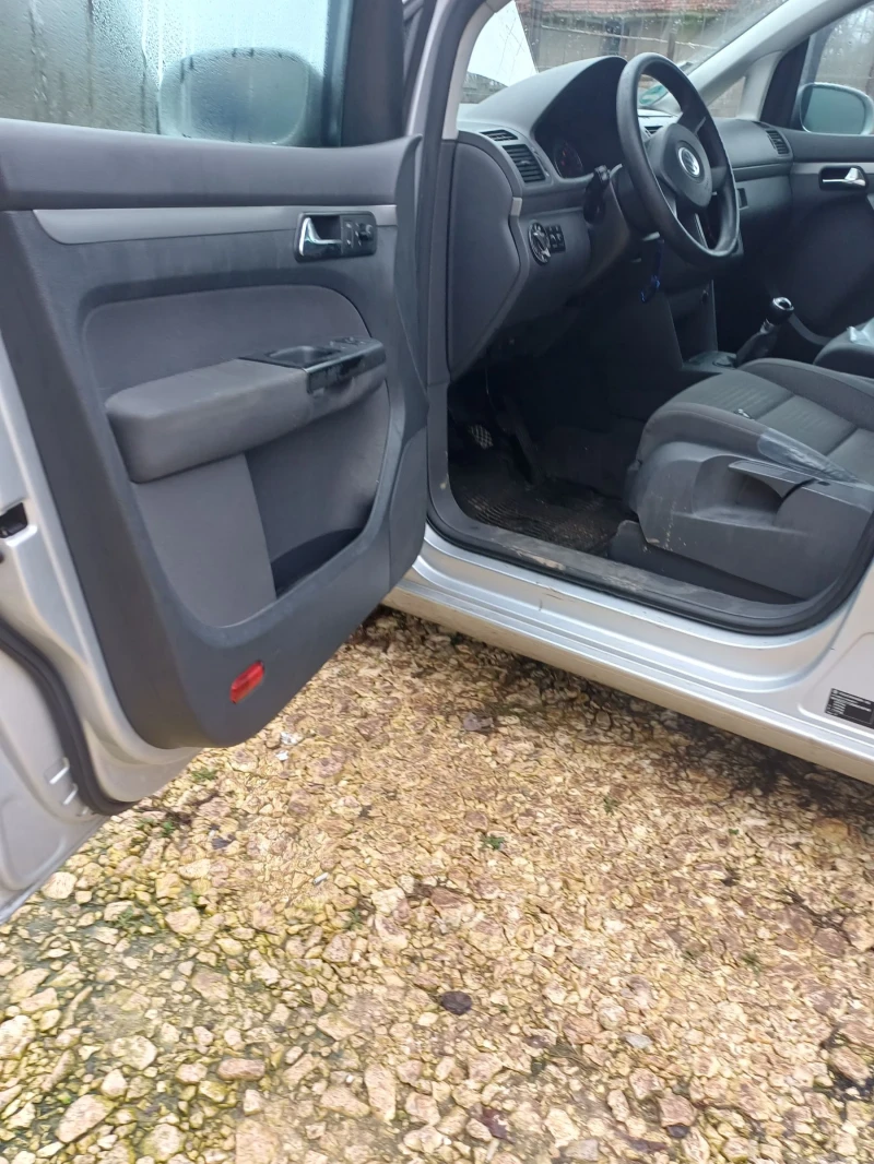 VW Touran, снимка 14 - Автомобили и джипове - 52664833
