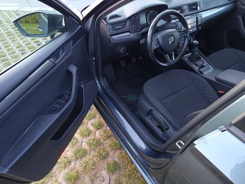 Skoda Superb, снимка 13 - Автомобили и джипове - 52790385