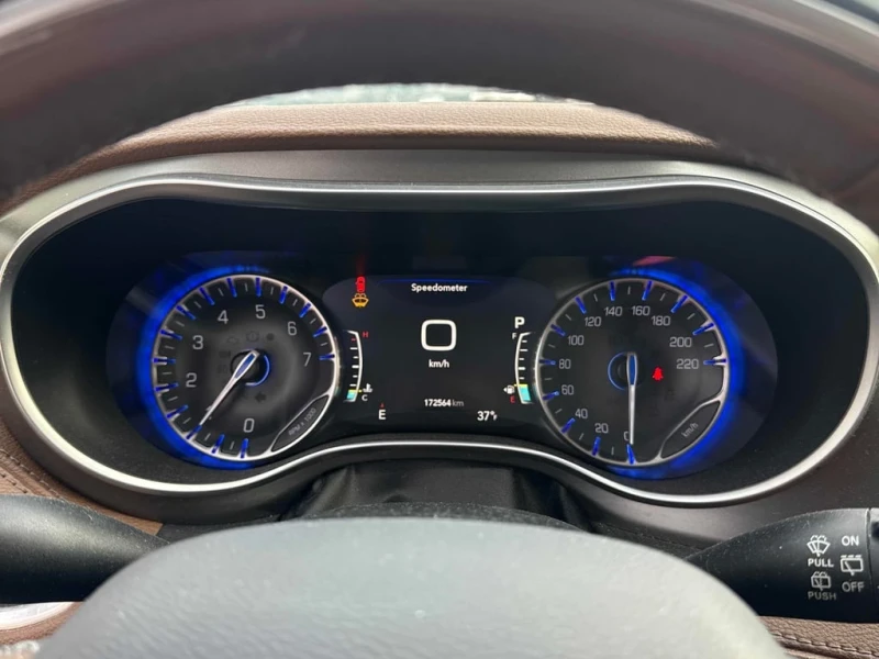 Chrysler Pacifica * Limited * CARFAX * БЕЗ ПЪРВОНАЧАЛНА ВНОСКА, снимка 8 - Автомобили и джипове - 53023588