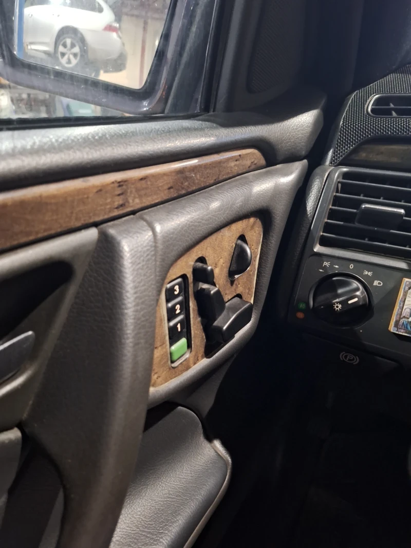 Mercedes-Benz E 320 Е 320, снимка 16 - Автомобили и джипове - 53089875