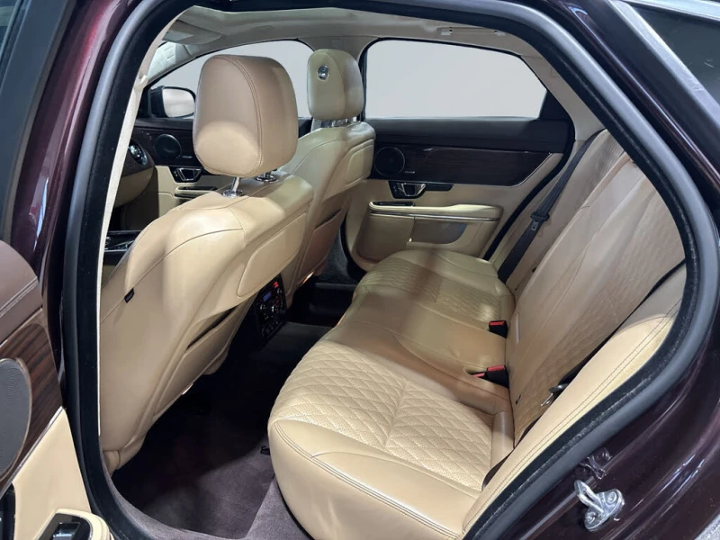 Jaguar Xj AWD * R-SPORT * АвтоКредит* (ЦЕНА ДО БГ), снимка 9 - Автомобили и джипове - 53276714