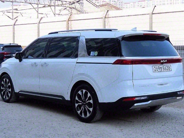 Kia Carnival 2, 2 Diesel 4WD 7места - изображение 3