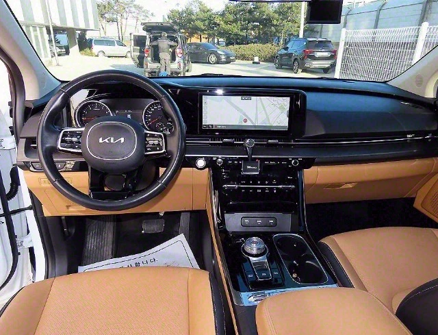 Kia Carnival 2, 2 Diesel  8  | Mobile.bg   11