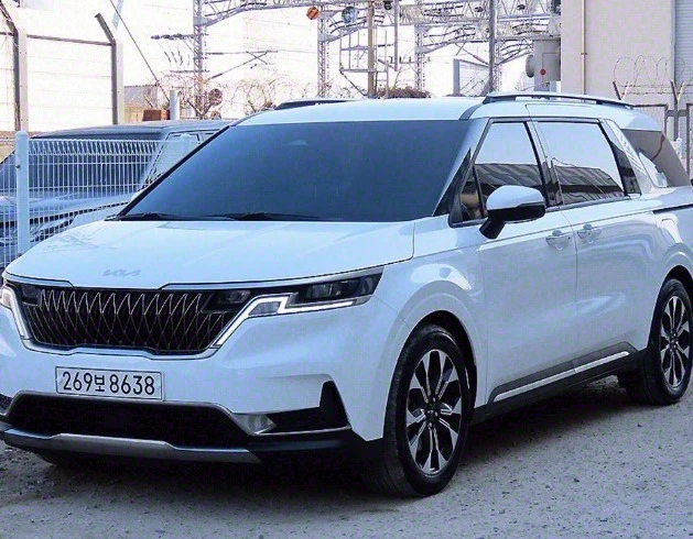Kia Carnival 2, 2 Diesel 4WD 7места - изображение 2