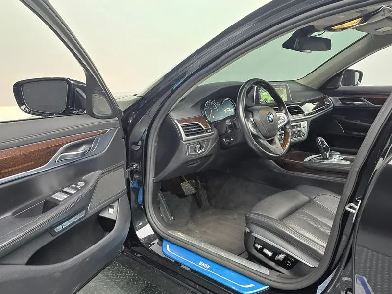 BMW 740 (G11) 740Li xDrive, снимка 10 - Автомобили и джипове - 55229287
