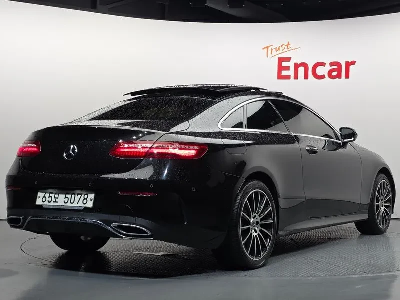 Mercedes-Benz E 220 D Coupe, снимка 2 - Автомобили и джипове - 56091858