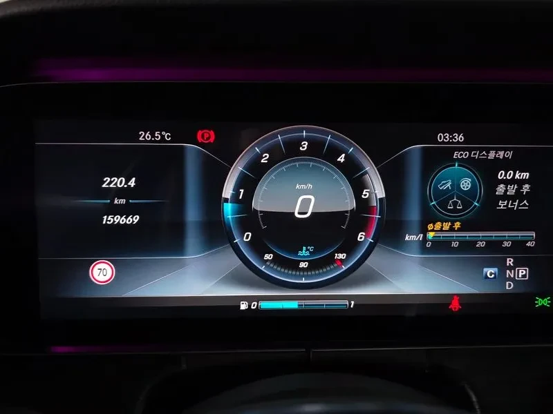 Mercedes-Benz E 220 D Coupe, снимка 8 - Автомобили и джипове - 56091858