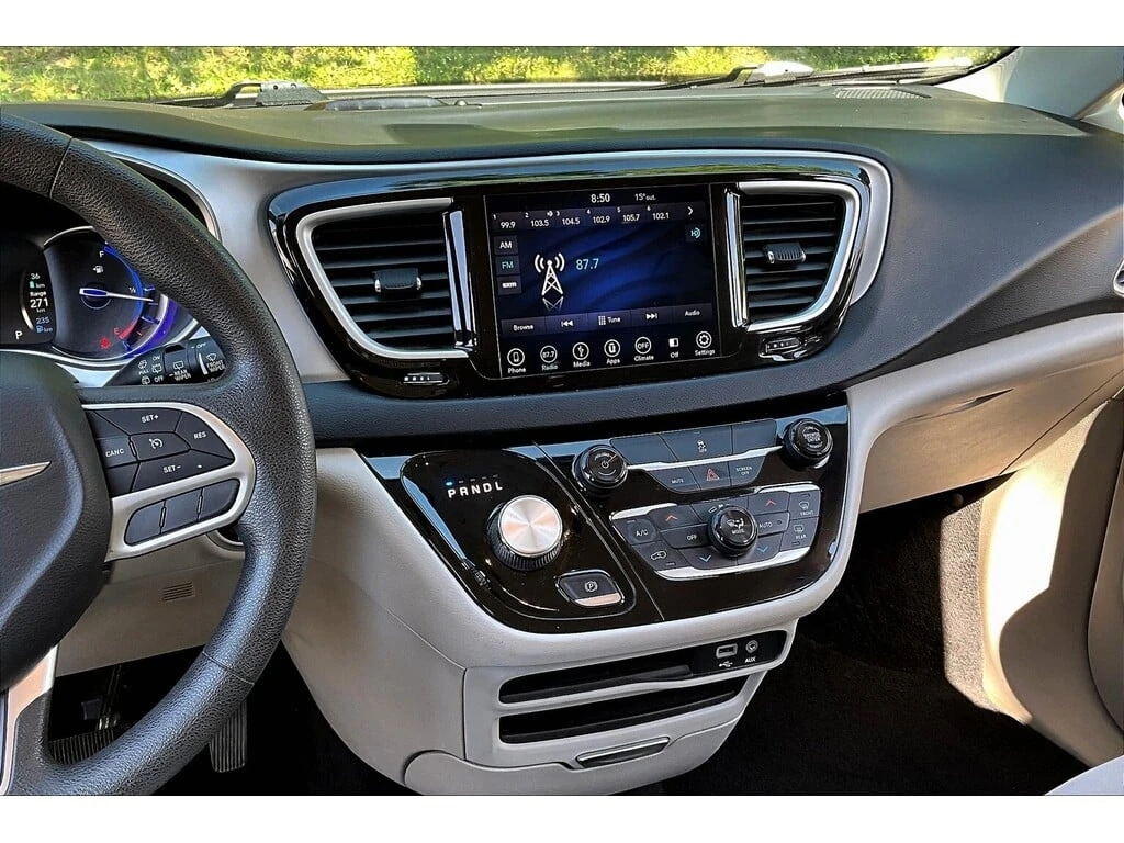 Chrysler Pacifica * Touring Plus | Carfax Clean | Hybrid * CARFAX *  - изображение 10