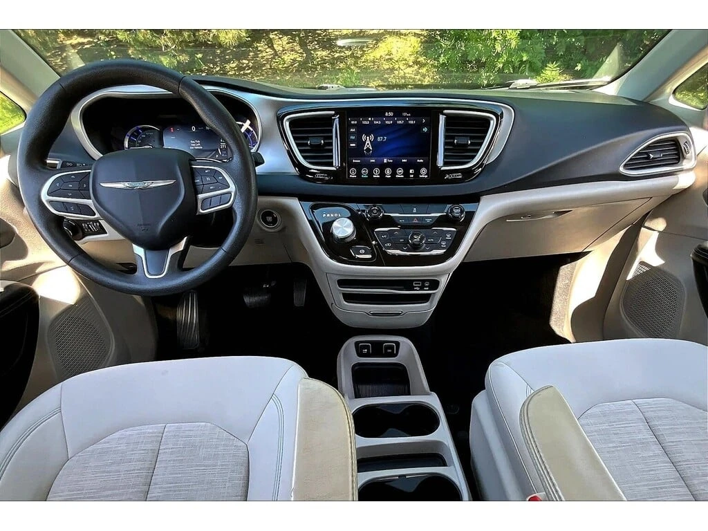 Chrysler Pacifica * Touring Plus | Carfax Clean | Hybrid * CARFAX *  - изображение 6