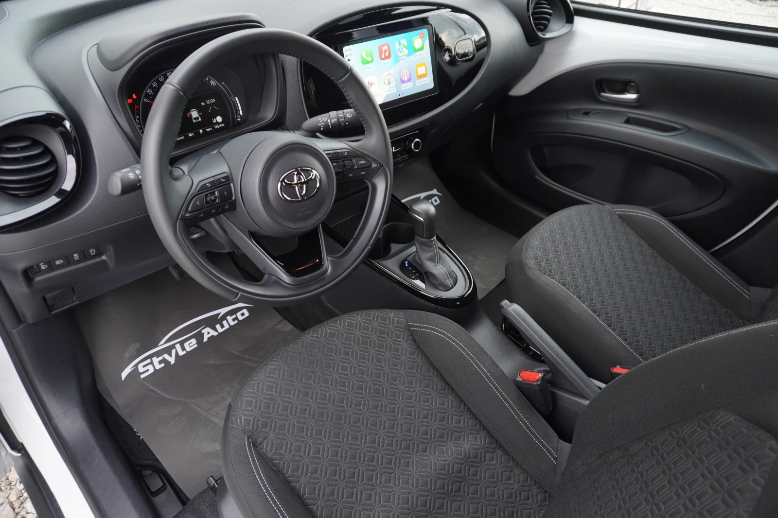 Toyota Aygo X 1.0VVTi Lounge Dual Tone/13.000km!! - изображение 10