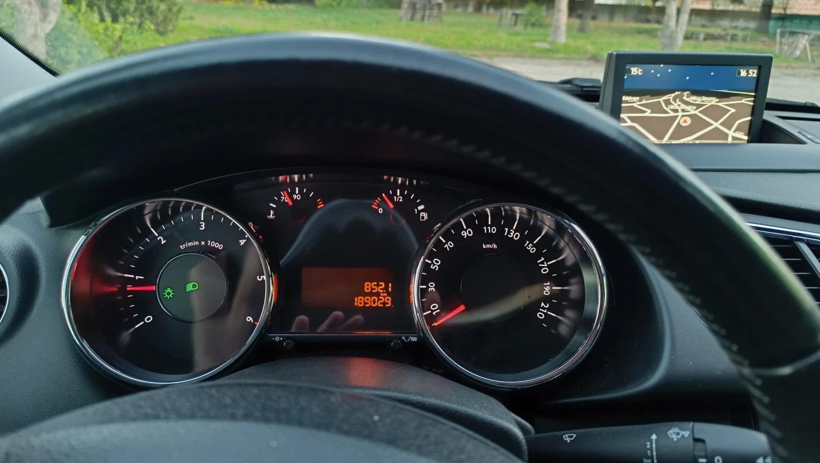 Peugeot 3008 1.6 еHDI, снимка 11 - Автомобили и джипове - 53917452