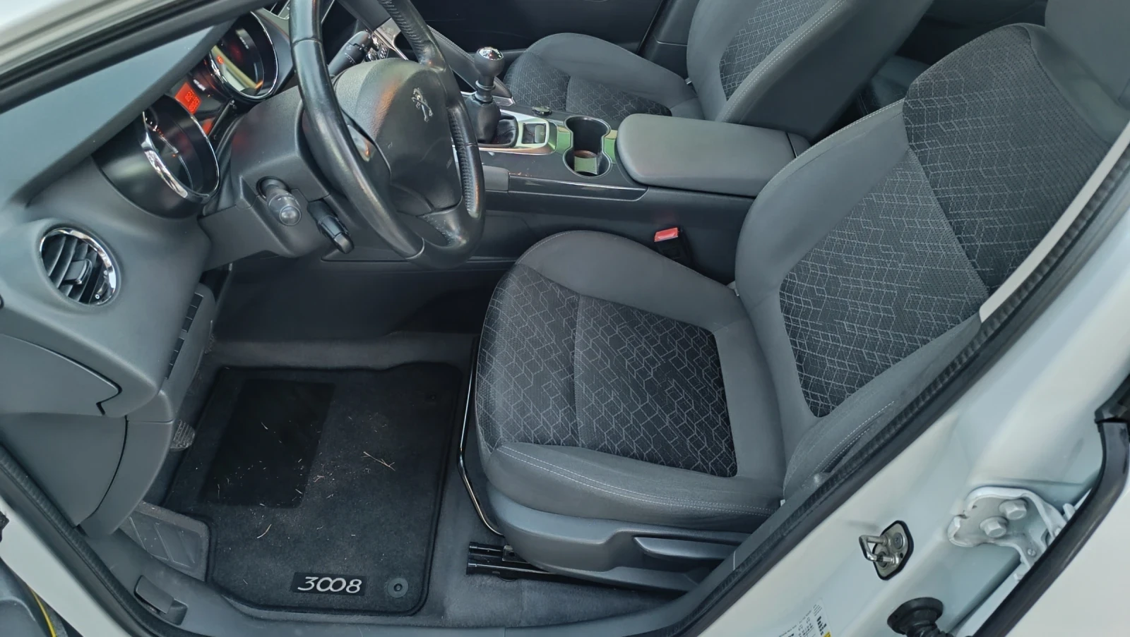 Peugeot 3008 1.6 еHDI, снимка 10 - Автомобили и джипове - 53917452