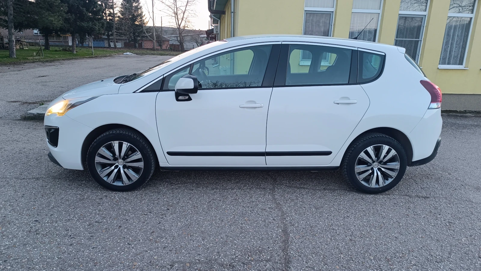 Peugeot 3008 1.6 еHDI, снимка 3 - Автомобили и джипове - 53917452