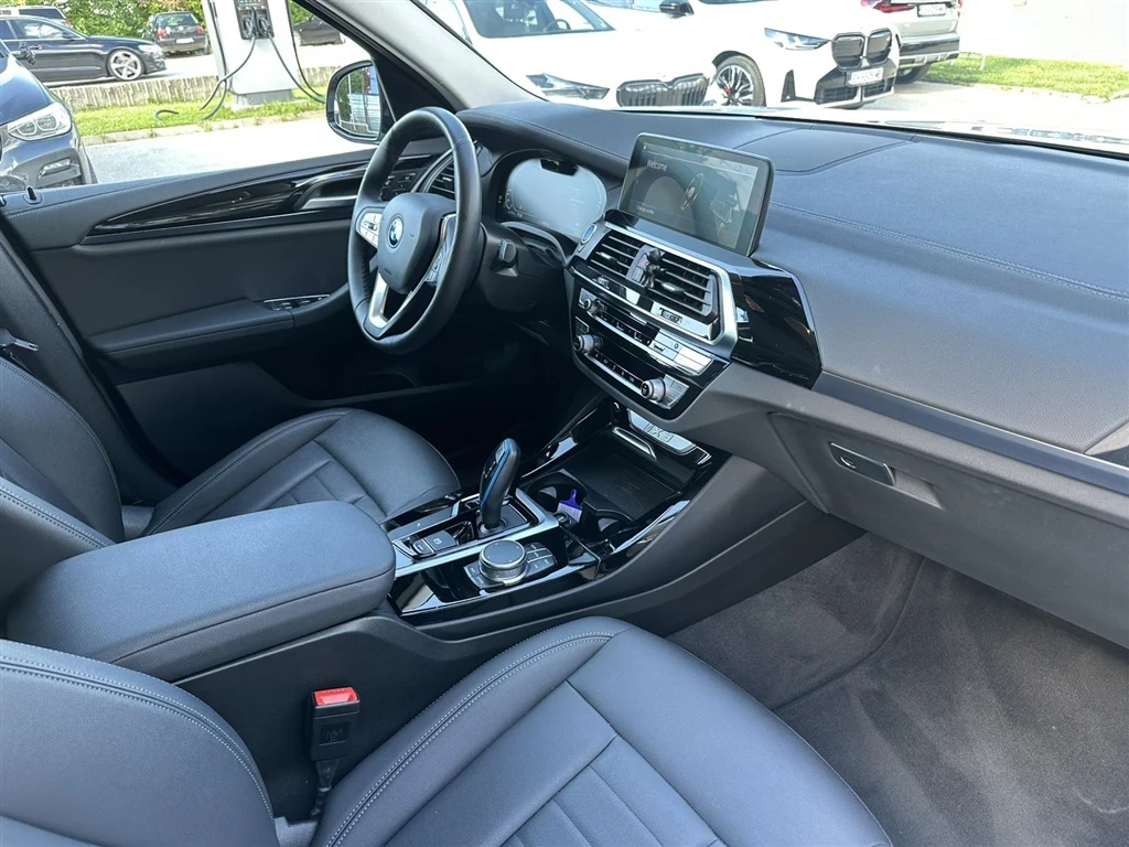 BMW iX3, снимка 8 - Автомобили и джипове - 54754272