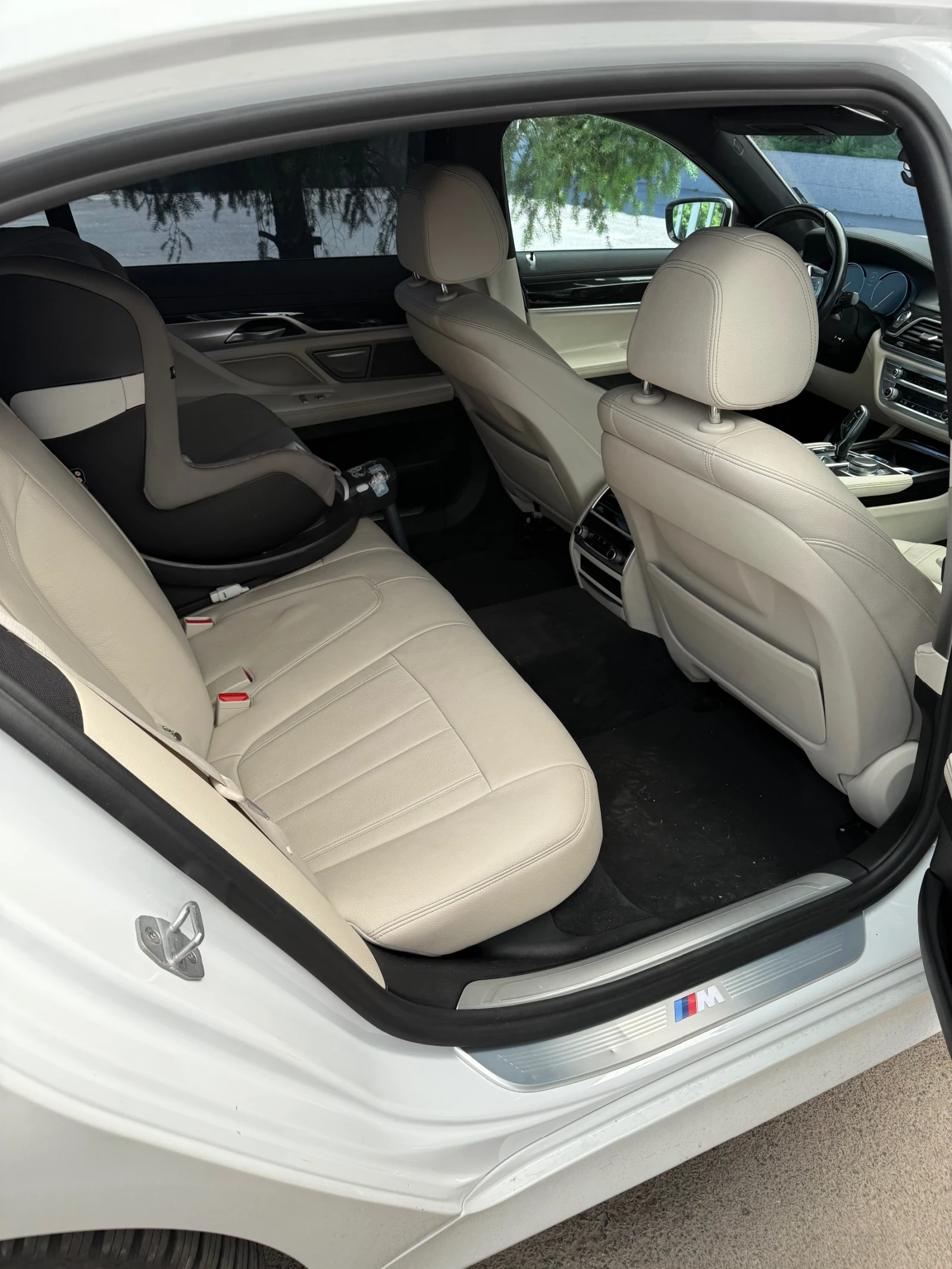 BMW 740 M пакет фейслифт, снимка 9 - Автомобили и джипове - 55185580