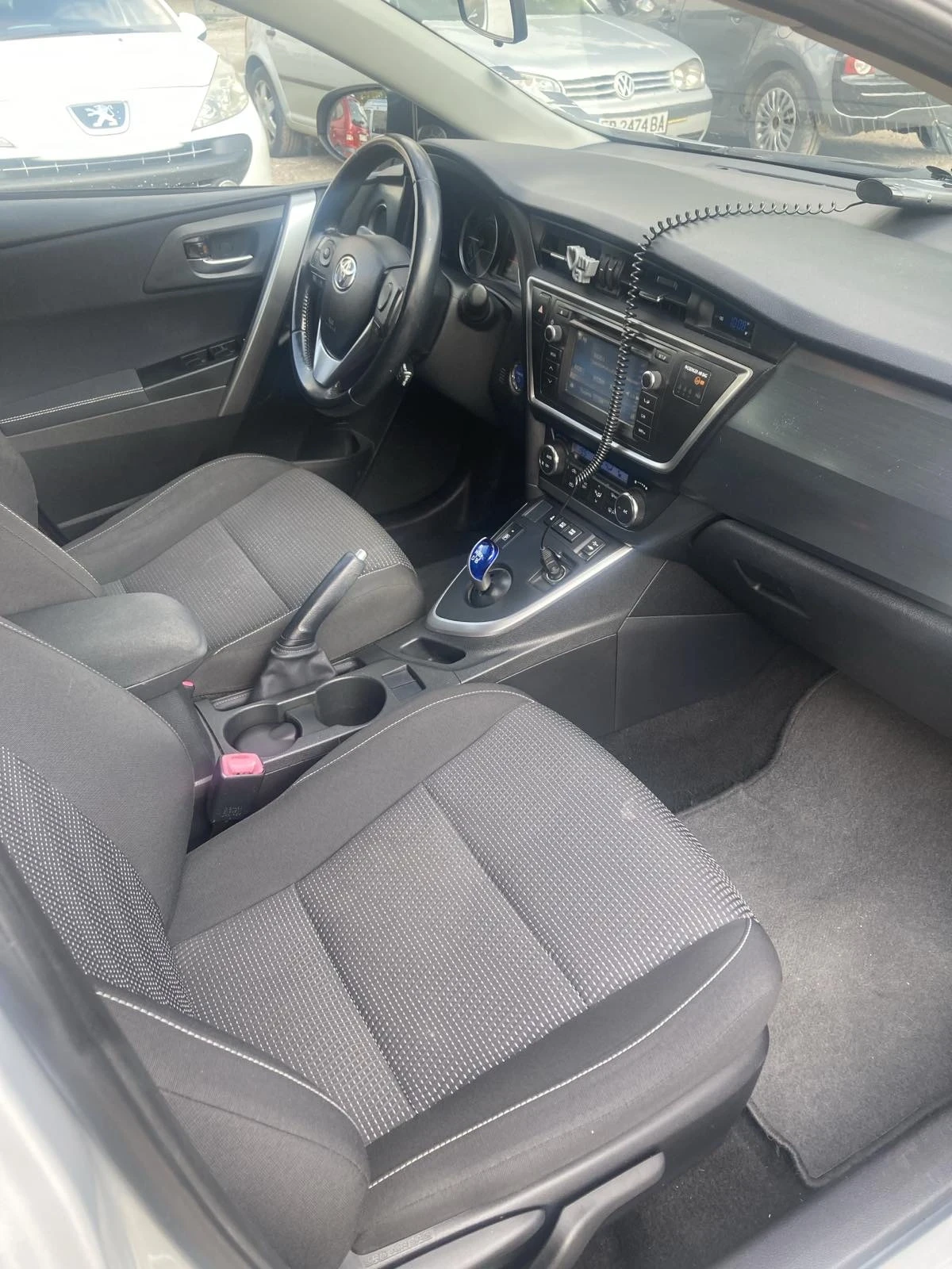 Toyota Auris, снимка 7 - Автомобили и джипове - 55223993