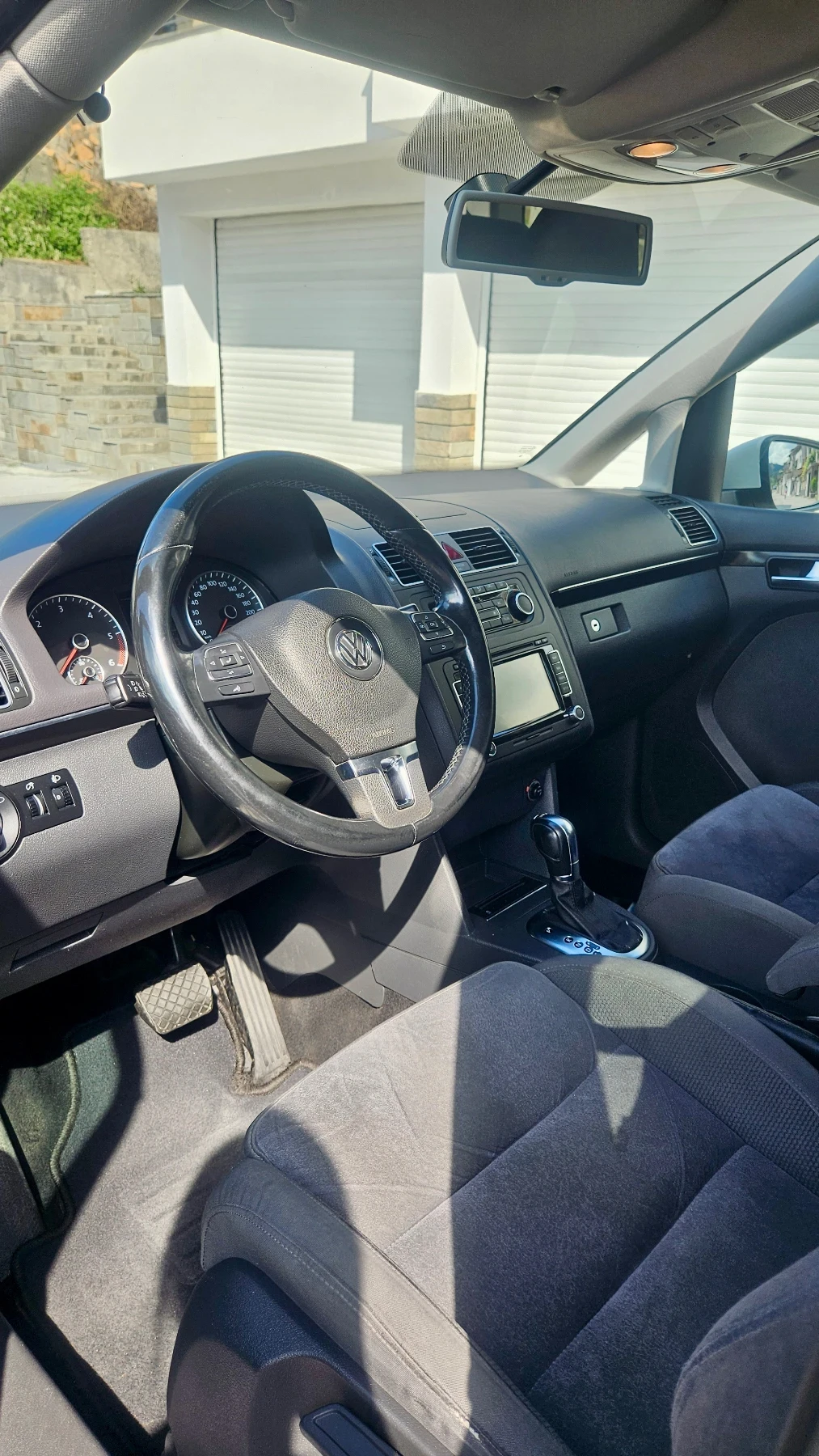 VW Touran 2.0DSG 170hp 6+ 1, снимка 8 - Автомобили и джипове - 55341308