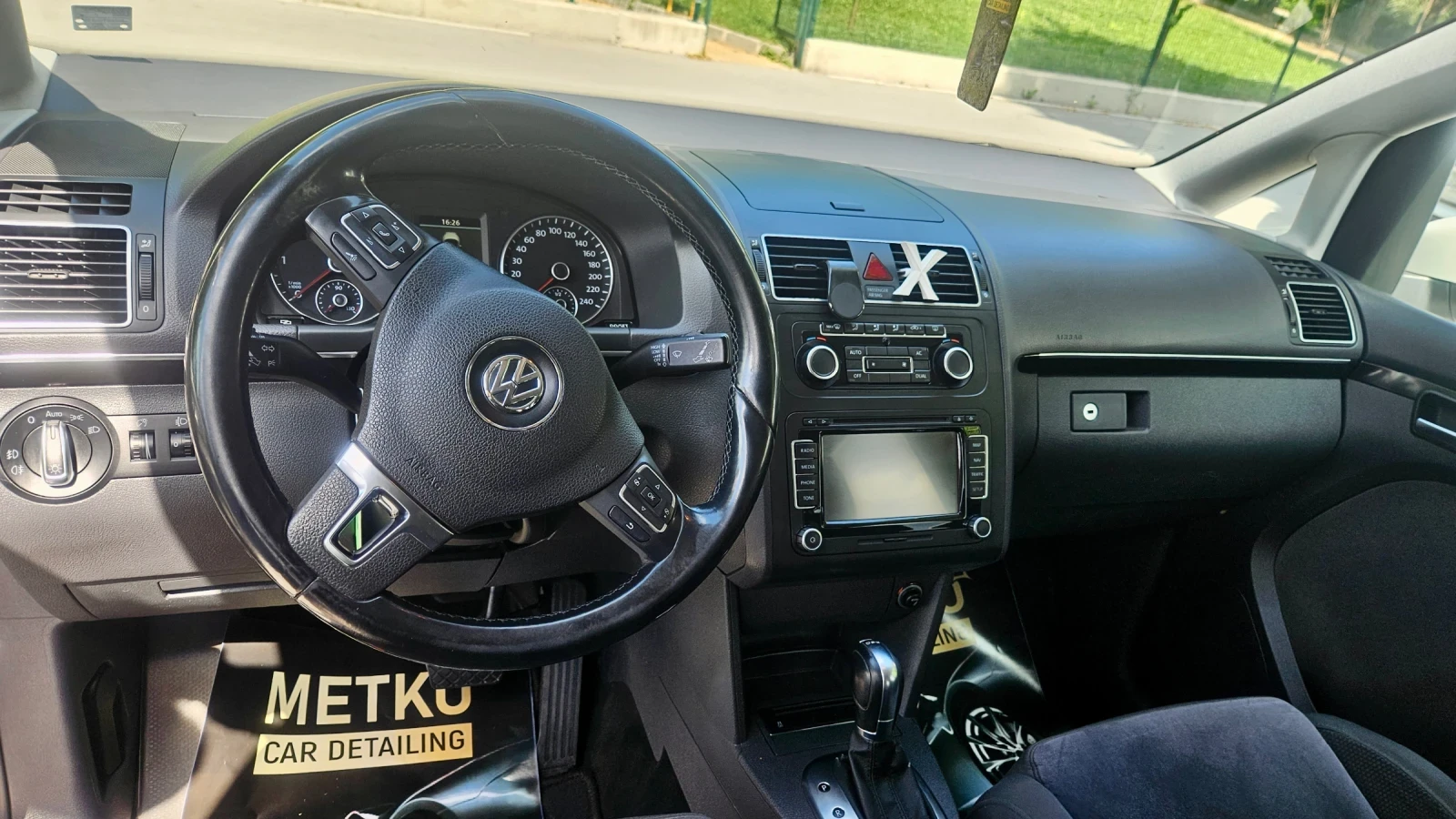 VW Touran 2.0DSG 170hp 6+ 1, снимка 7 - Автомобили и джипове - 55341308