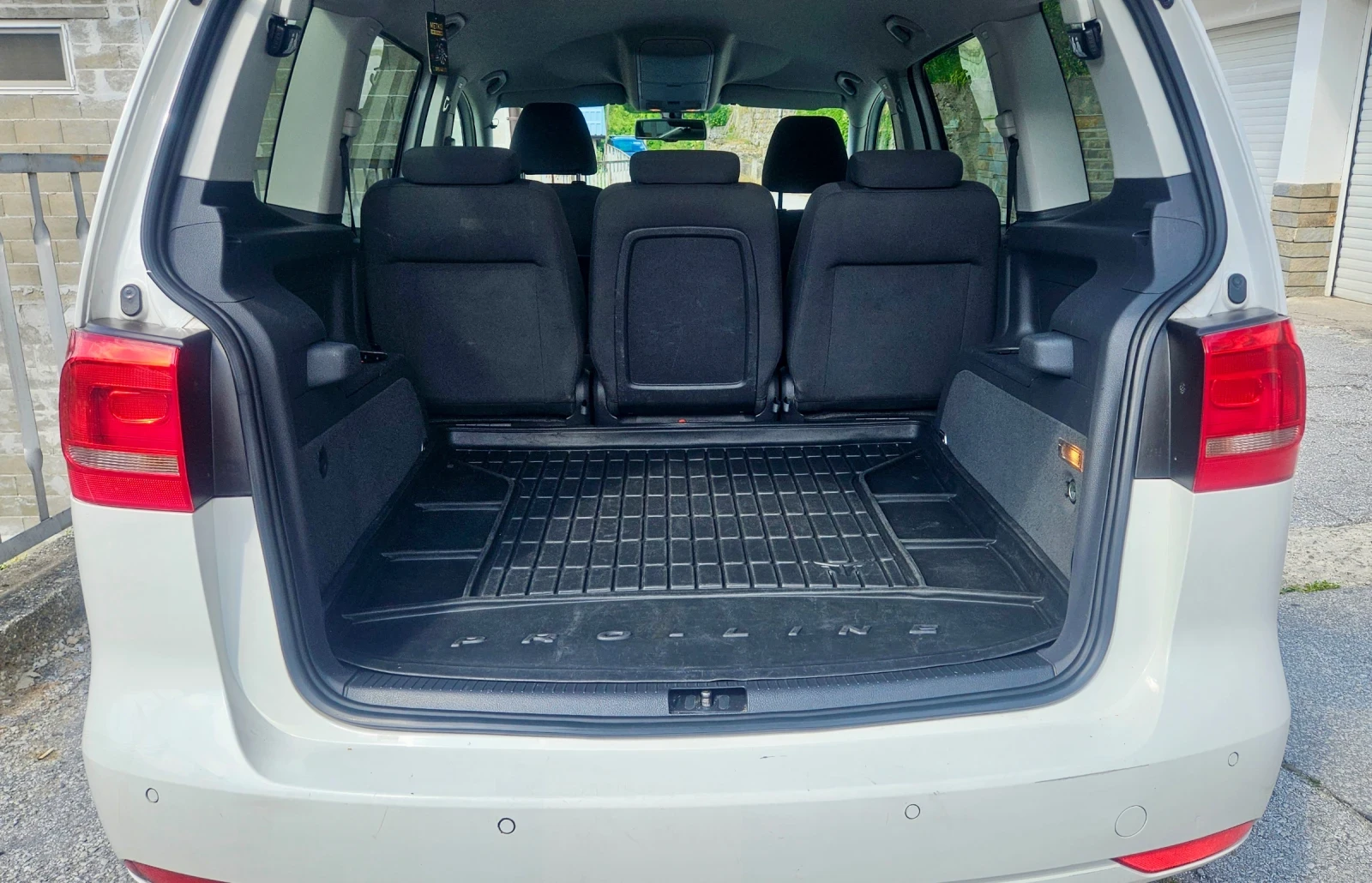 VW Touran 2.0DSG 170hp 6+ 1, снимка 11 - Автомобили и джипове - 55341308