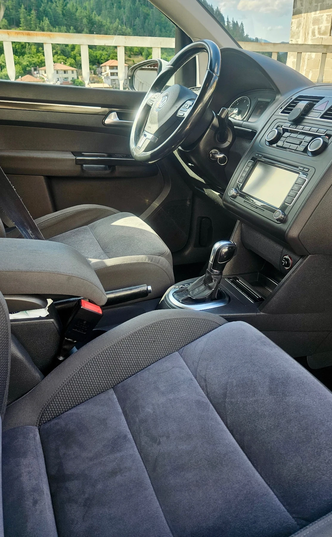 VW Touran 2.0DSG 170hp 6+ 1, снимка 9 - Автомобили и джипове - 55341308