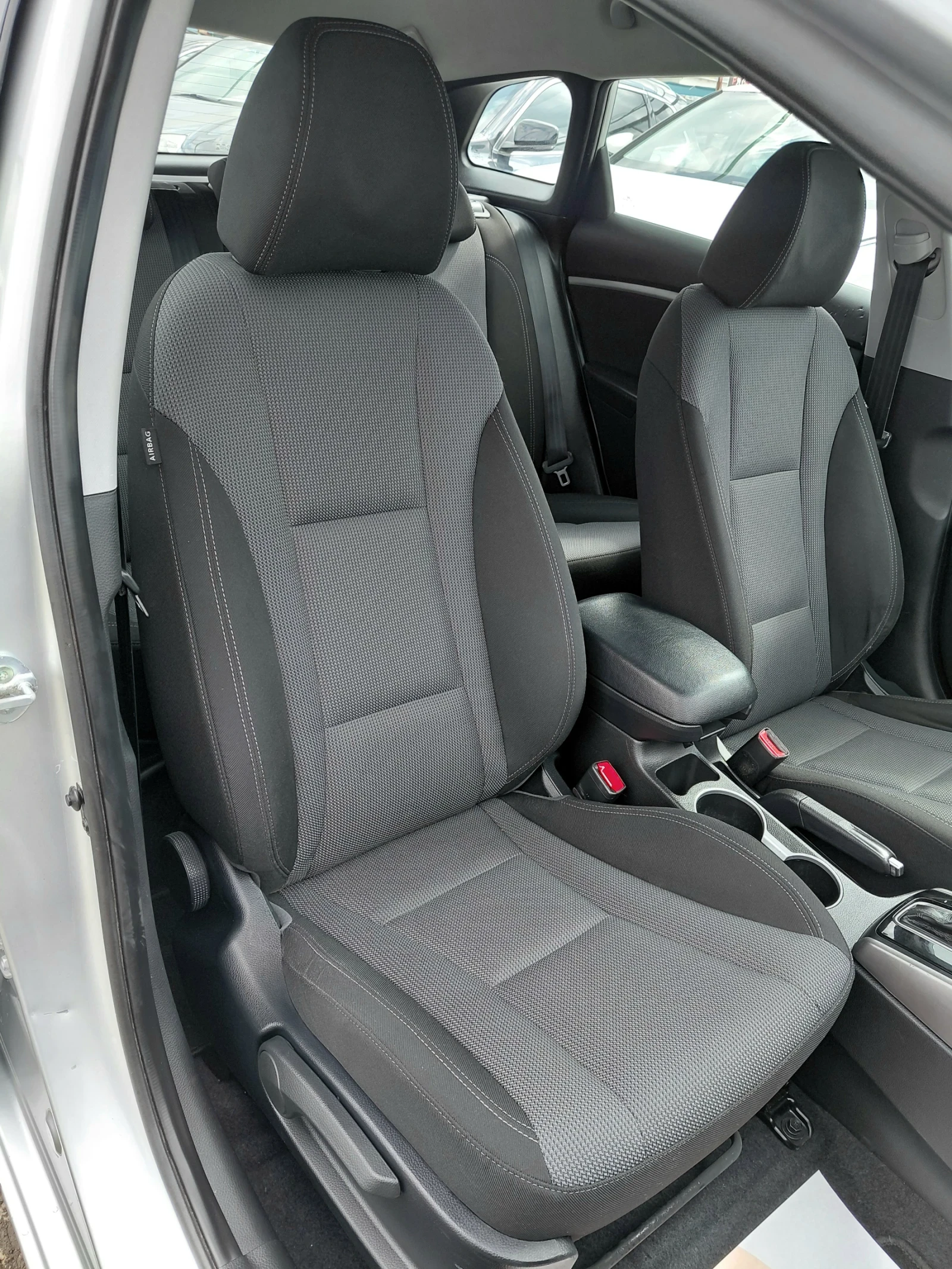 Hyundai I30 1.6GDI  * AUTOMAT* ГАЗ* ANDROID* , снимка 9 - Автомобили и джипове - 55390902