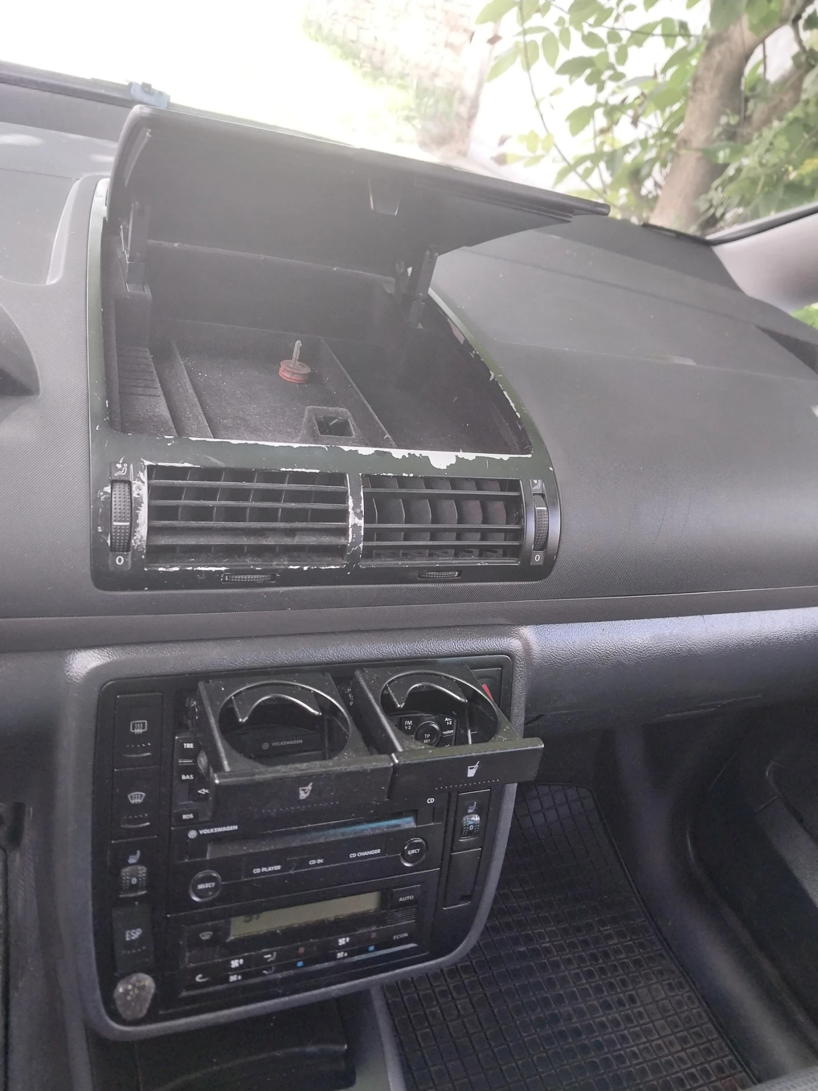 VW Sharan 1.9TDI, снимка 9 - Автомобили и джипове - 55408253