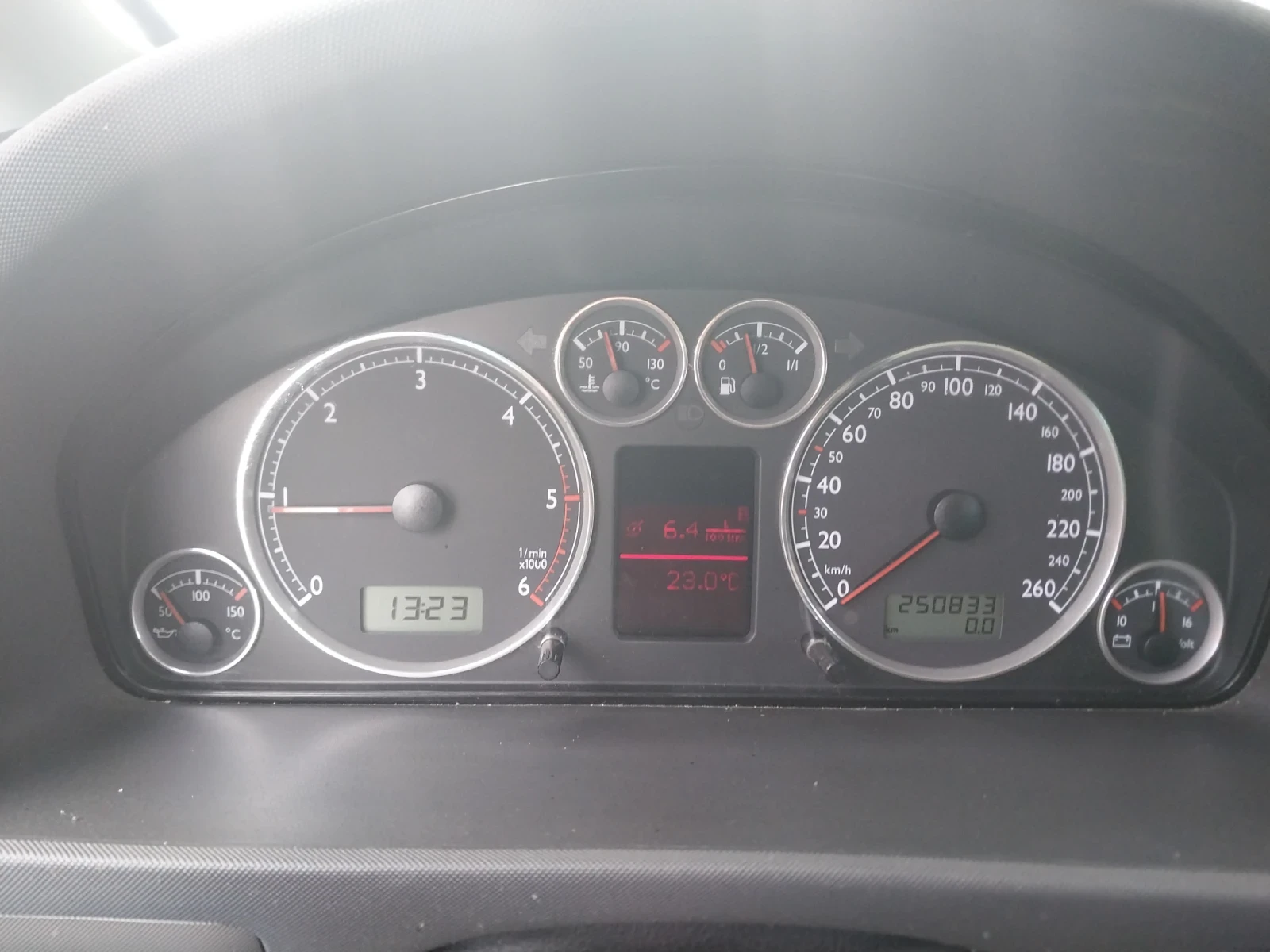 VW Sharan 1.9TDI, снимка 7 - Автомобили и джипове - 55408253