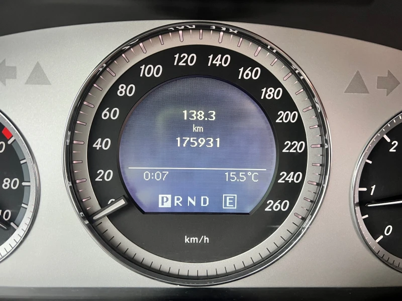 Mercedes-Benz GLK, снимка 10 - Автомобили и джипове - 52373045