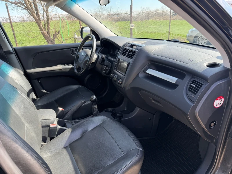 Kia Sportage 2.0i 4x4, снимка 11 - Автомобили и джипове - 53600267