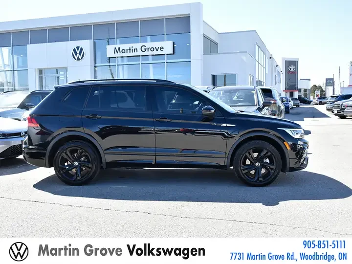 VW Tiguan Comfortline R-Line Black  * CARFAX * АВТО КРЕДИТ *, снимка 3 - Автомобили и джипове - 54732886