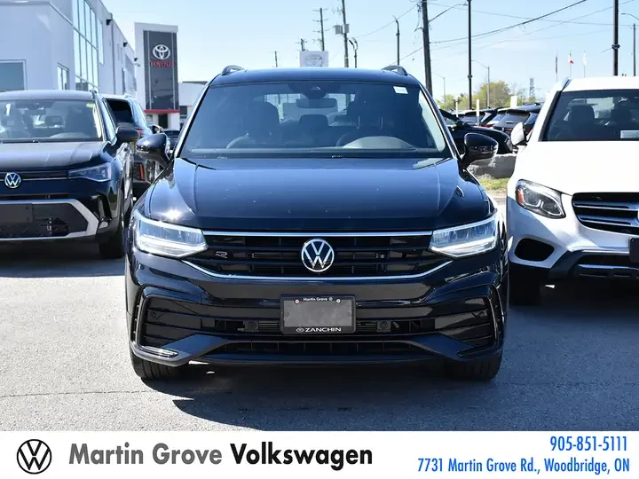 VW Tiguan Comfortline R-Line Black  * CARFAX * АВТО КРЕДИТ *, снимка 2 - Автомобили и джипове - 54732886