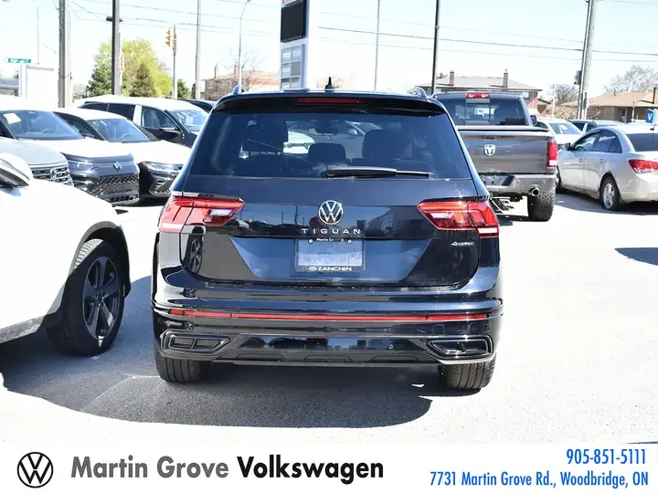 VW Tiguan Comfortline R-Line Black  * CARFAX * АВТО КРЕДИТ *, снимка 4 - Автомобили и джипове - 54732886